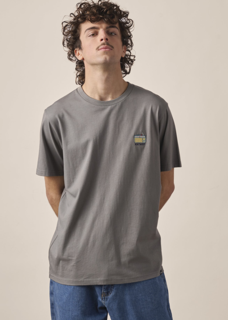 T-shirt kleine radio op borst 215 dolphin