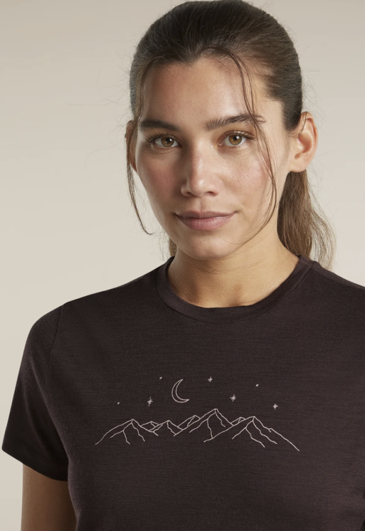 Women 150 Tech Lite SS Tee Sparkling Stars C99 Bittersweet