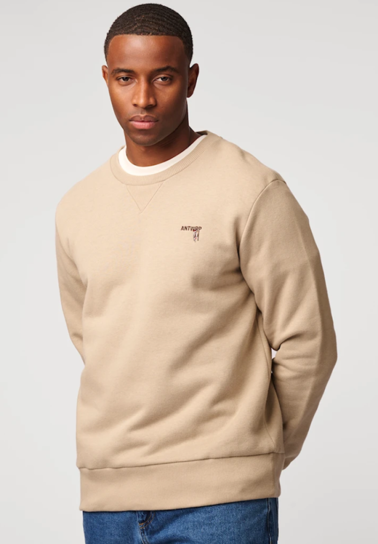 Sweater kleine specht op borst 110 clay