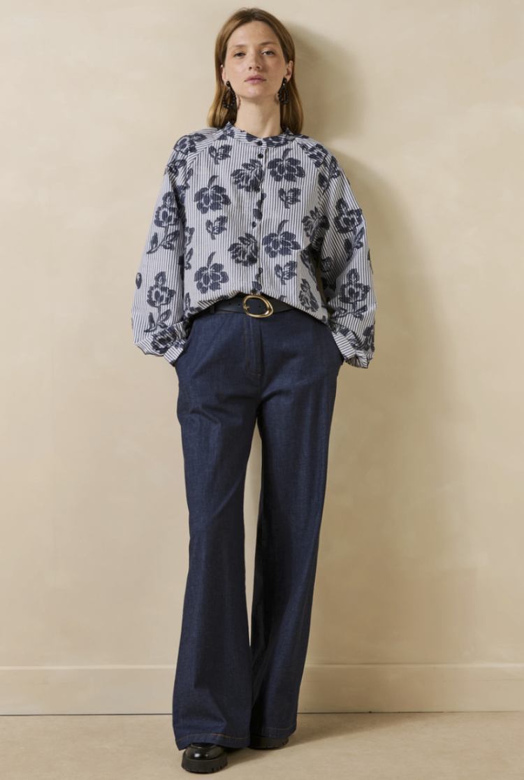 Blouse gestreept met bloemen wit blauw 848 denim