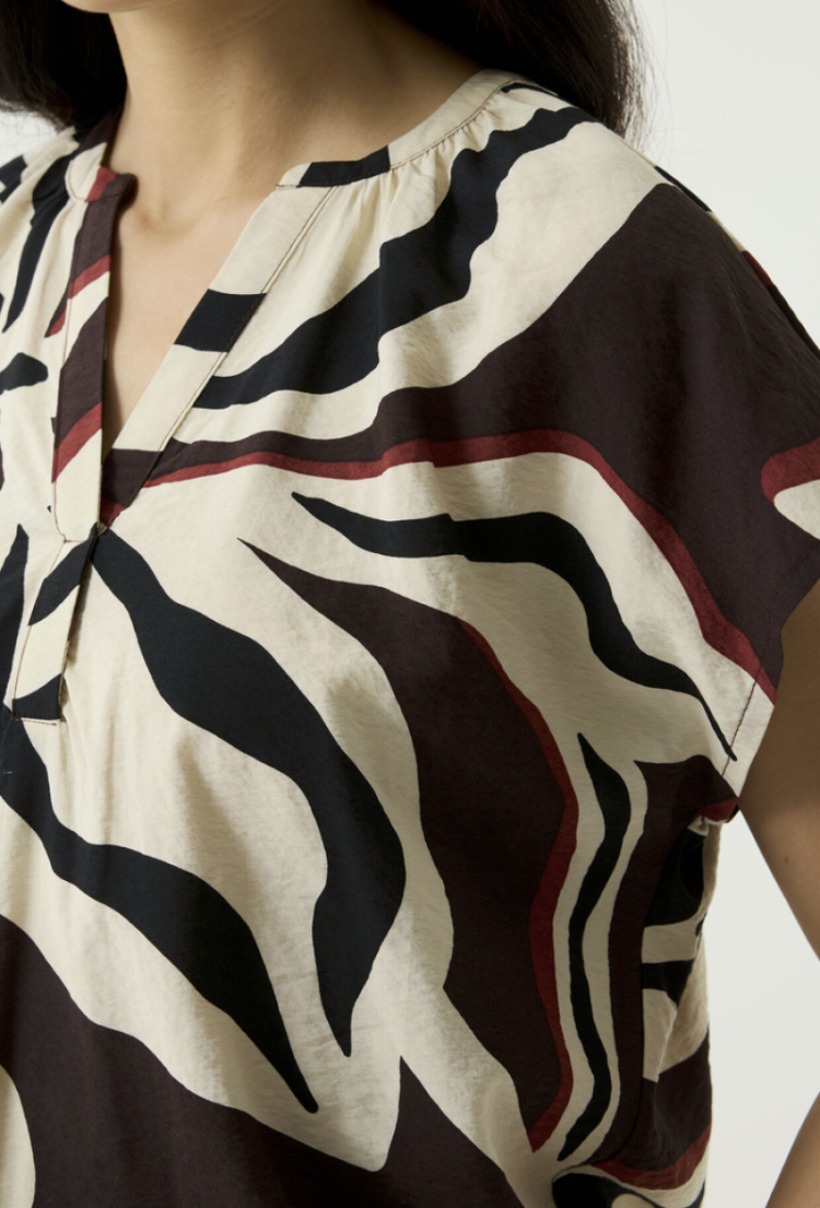Blouse km etnische print bruin ecru roest zwart 4478-hazel bloom