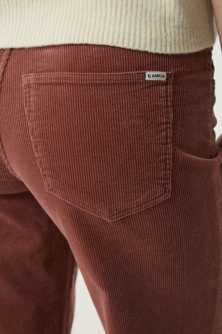 Celia Wide ribfluweel 4508 Coral Dust