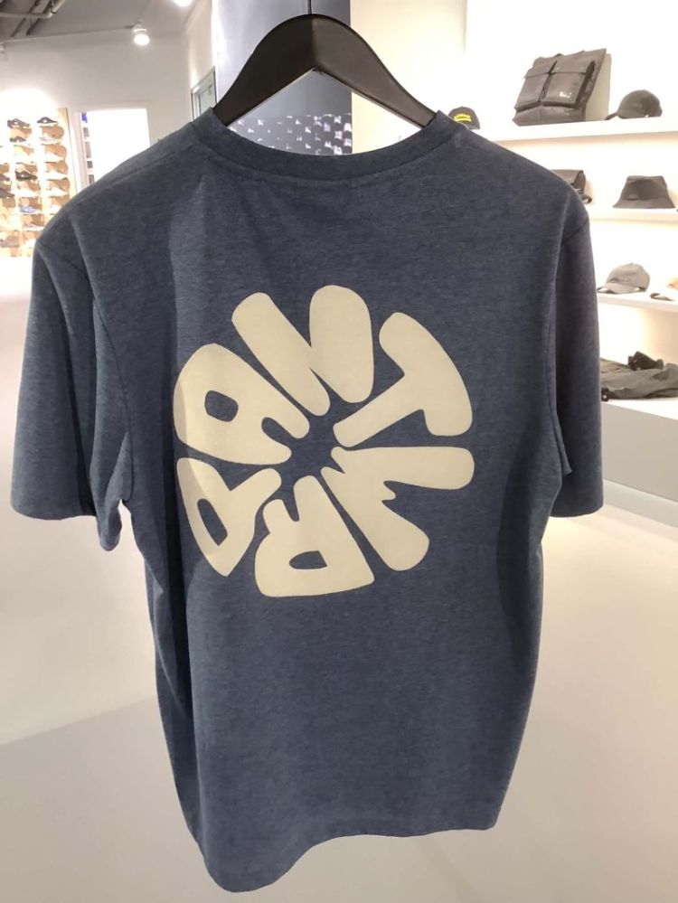 T-shirt met grote lettercirkelbackprint 408 Dark Navy