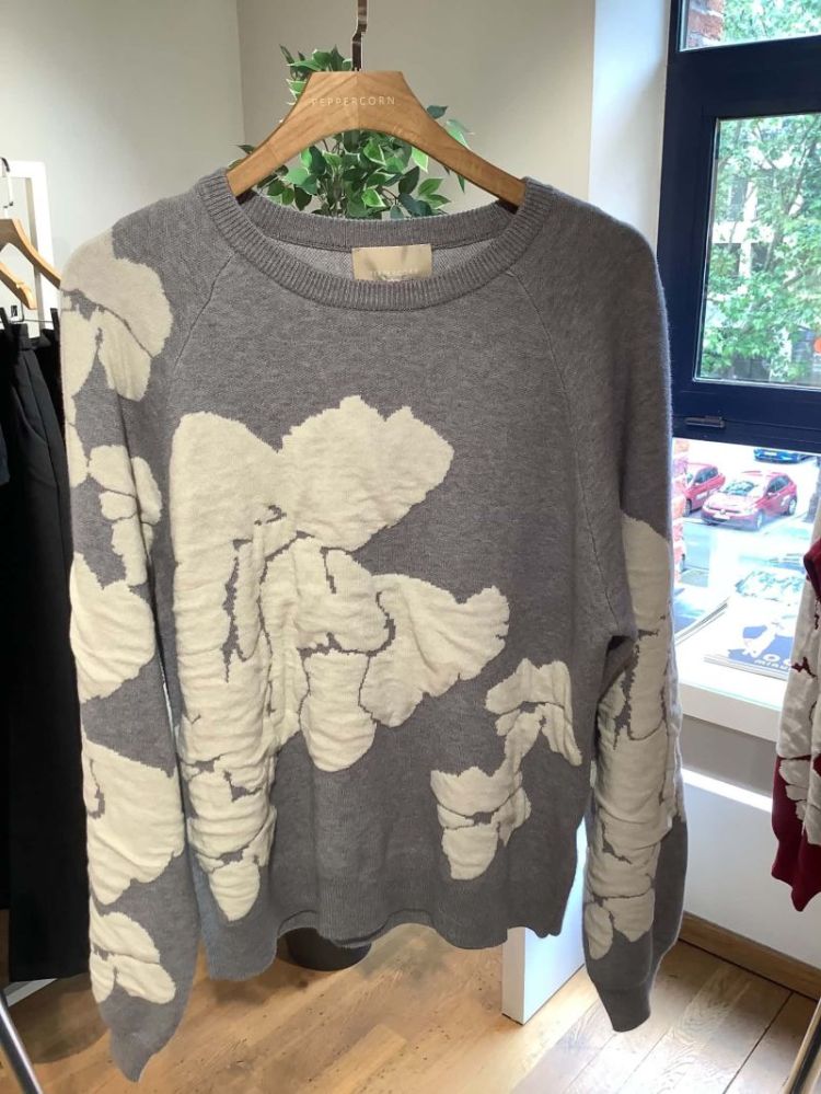 Pull grote bloemen 113M Grey Melange