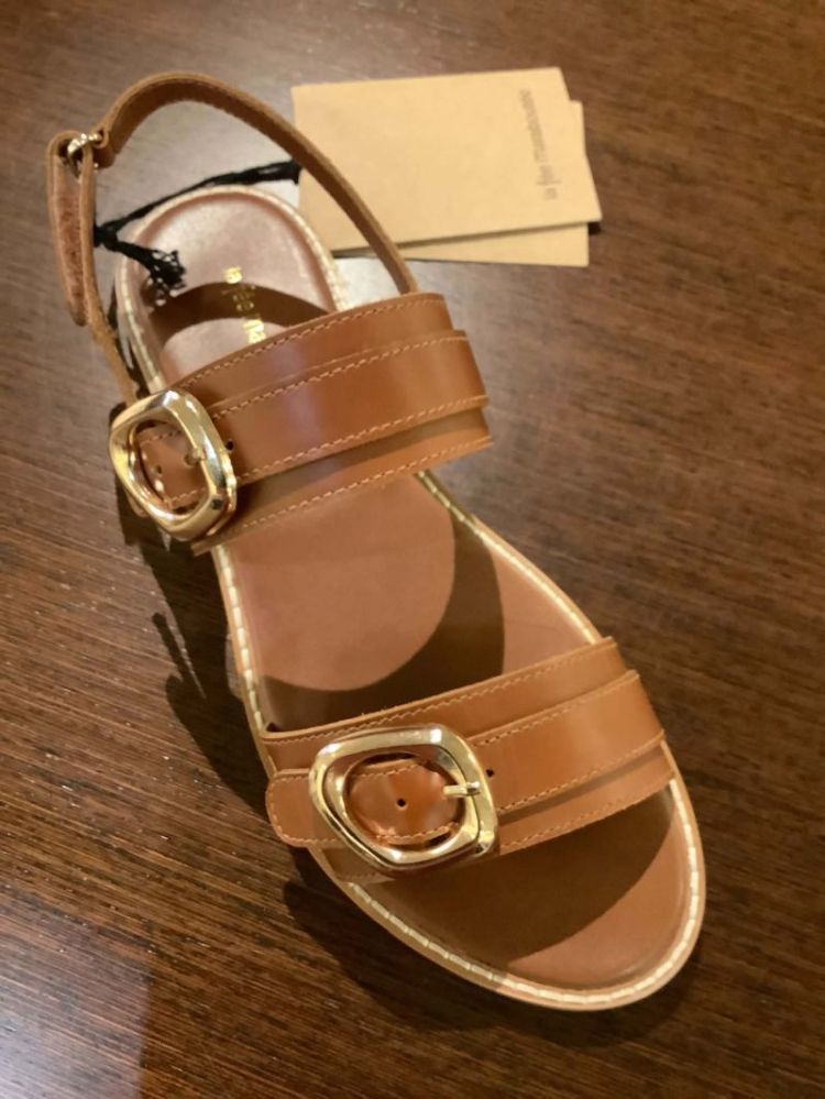 Sandaal cognac met gouden gespen 810 camel